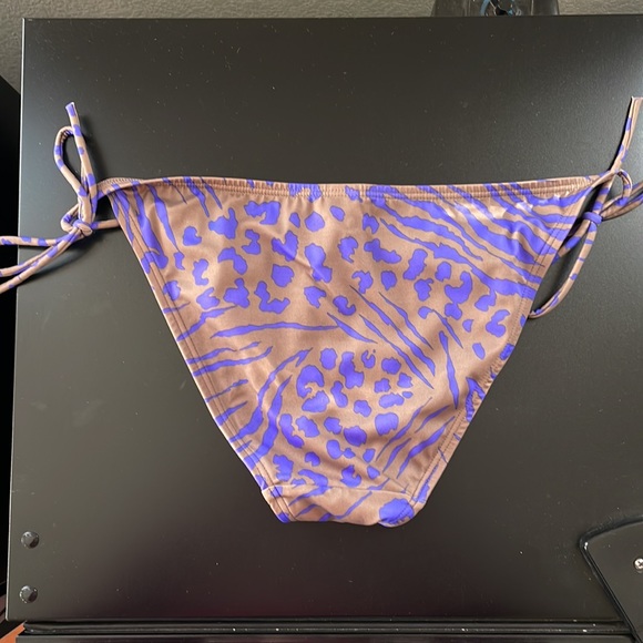 Victoria’s Secret halter bikini - Picture 2 of 6